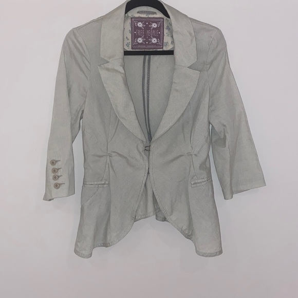 Free People Jackets & Blazers - FREE People fitted peplum blazer with front pockets and 3/4 sleeves Size 6